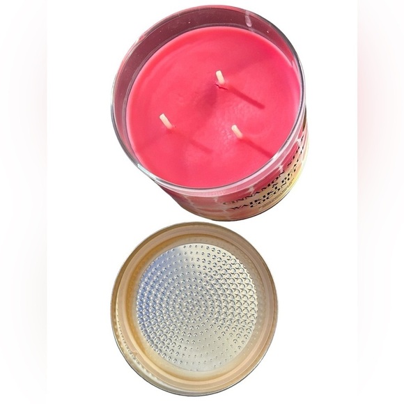 New Bath & Body Works 3 Wick Candle Cinnamon Stick & Waikiki Beach Coconut - Picture 2 of 3